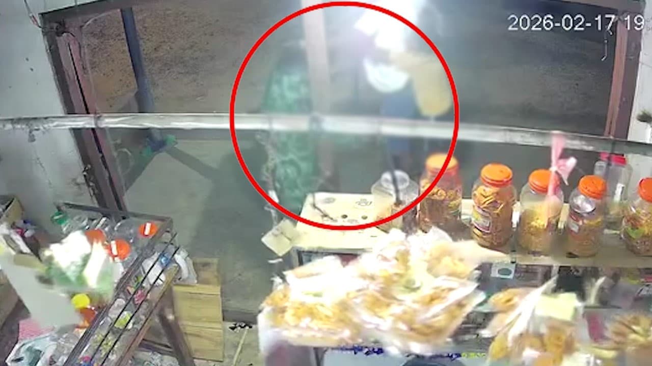 மனைவியை சரமாரியாகக் தாக்கிய கணவன்!