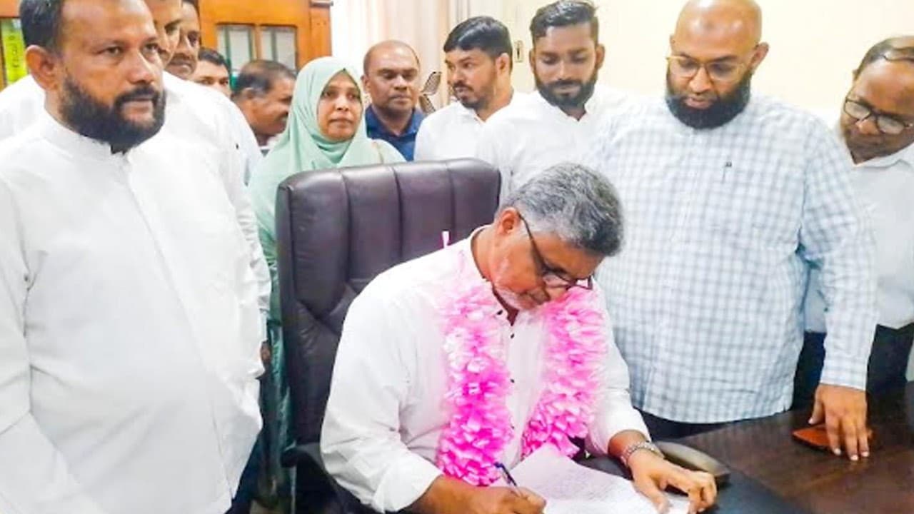 நிந்தவூர் பிரதேச சபை புதிய தவிசாளராக றியாஸ் ஆதம் தெரிவு!