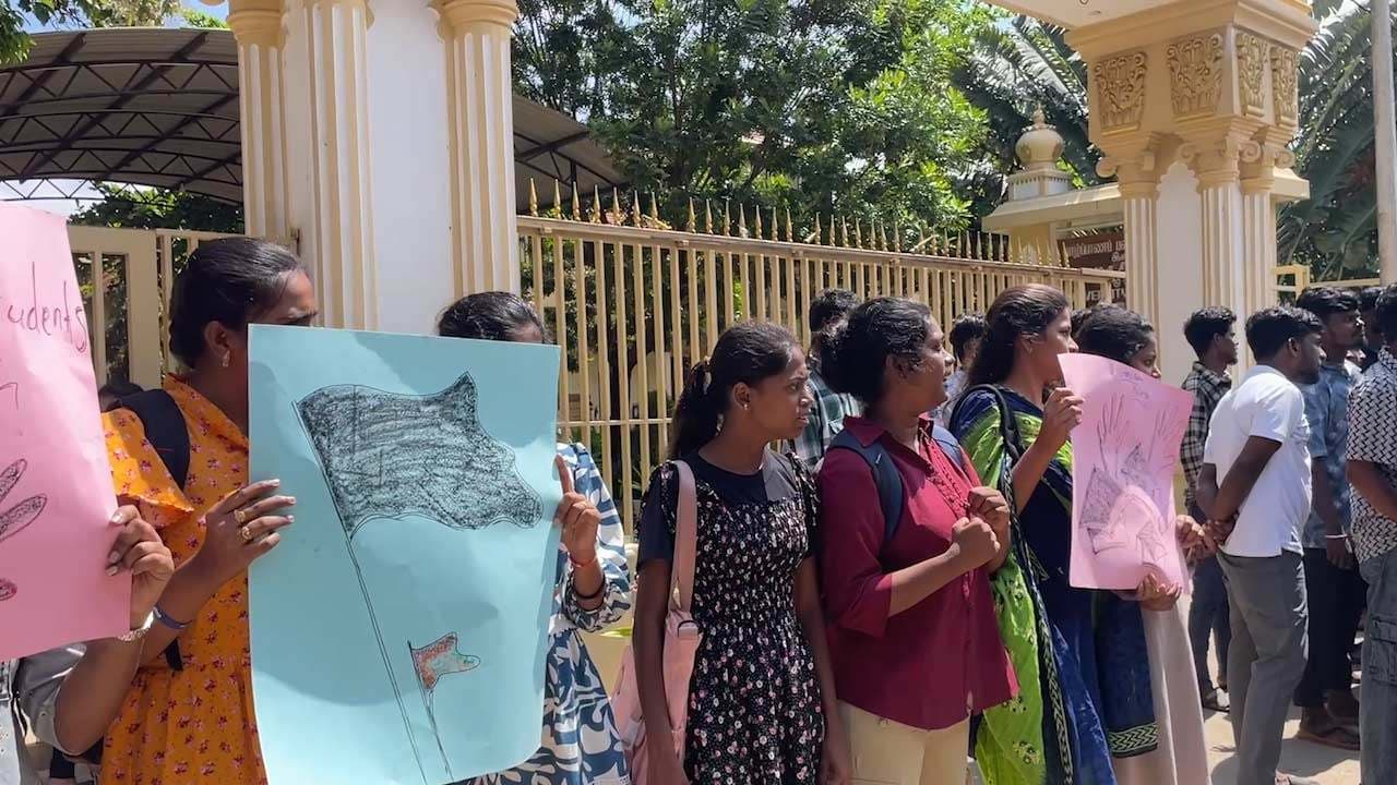 யாழ். பல்கலைக்கழக கலைப்பீட மாணவர்களின் போராட்டம்!