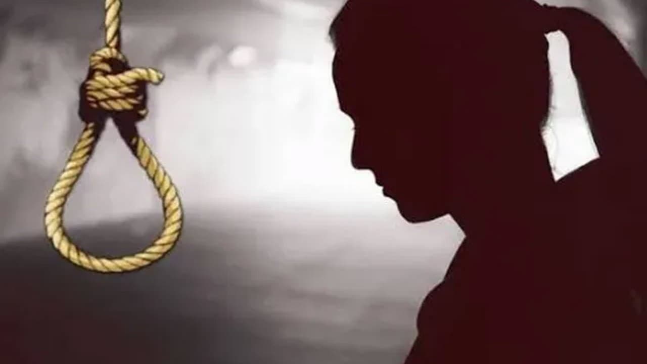 ஏ.சி. வாங்கித் தராததால் இளம்பெண் தற்கொலை!