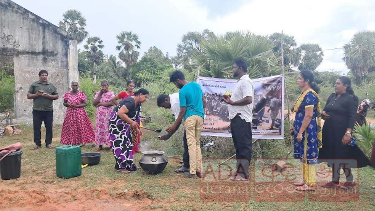 முள்ளிவாய்க்கால் பகுதியில் முள்ளிவாய்க்கால் கஞ்சி பரிமாற்றம்!