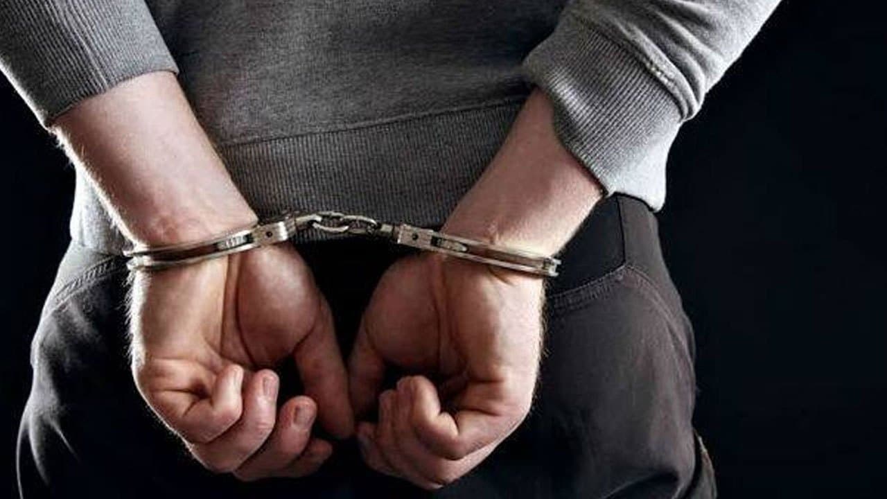கரடியனாறு பகுதியில் துப்பாக்கியுடன் ஒருவர் கைது