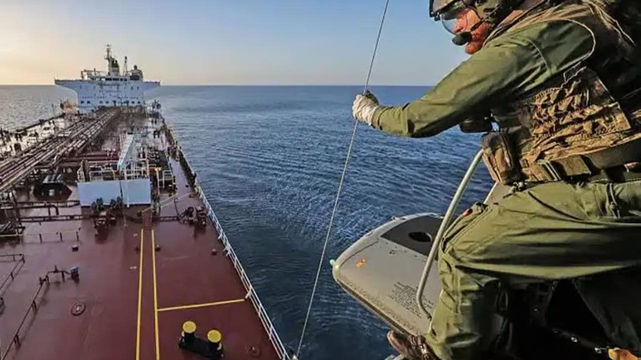 பிரெஞ்சு உதவியுடன் ரஷிய கப்பலை கைப்பற்றிய இங்கிலாந்து!