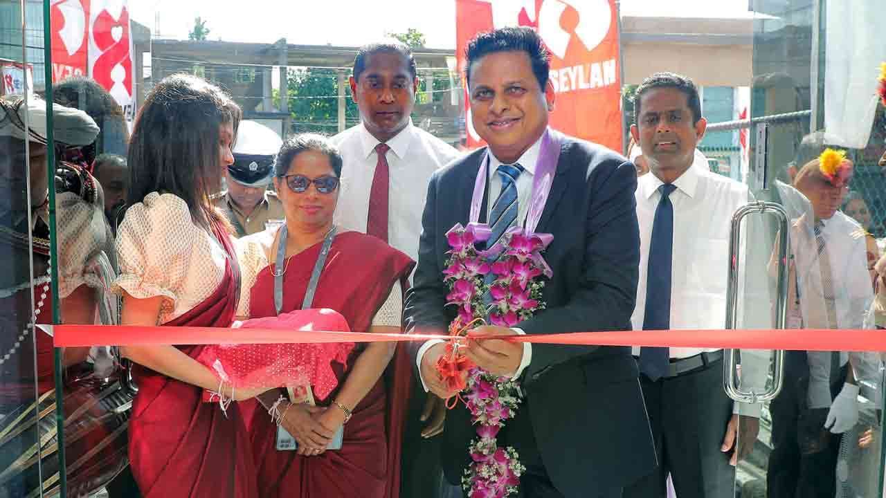 வாடிக்கையாளர் சேவையை மேம்படுத்தும் நோக்கில் செலான் வங்கி அதன் பொரலஸ்கமுவ கிளையை மூலோபாய ரீதியாக இடமாற்றம் செய்துள்ளது