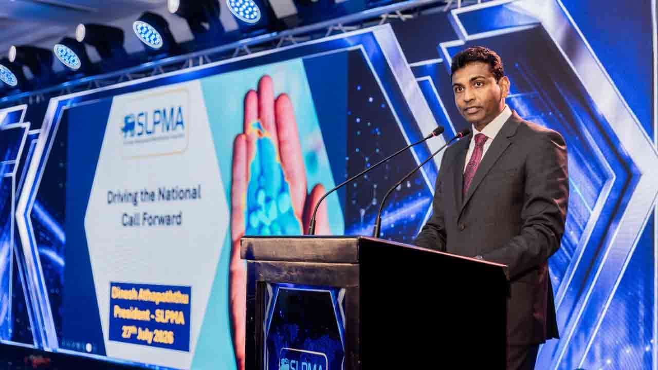 SLPMA மருந்துப்பொருட்கள் துறையில் சுயசார்பு மற்றும் உலகளாவிய போட்டித்தன்மையை அடைவதற்கான மூலோபாய வரைபடத்தின் அவசியத்திற்கான தேசிய அழைப்பை முன்னெடுக்கிற