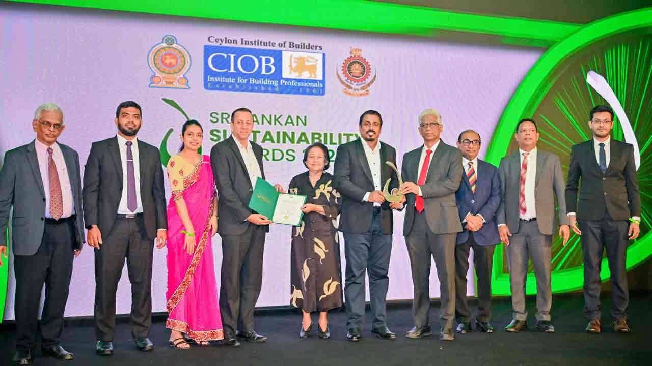 SLT-MOBITEL இலங்கை நிலைபேறாண்மை விருதுகள் 2026 இல் இலங்கையின் முன்னணி நிலைபேறான ICT வர்த்தக நாமத்திற்கான விருதை சுவீகரிப்பு