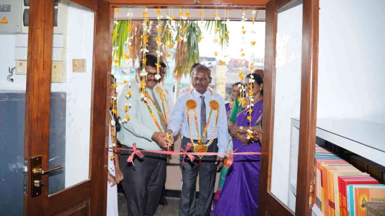 நவீனமயப்படுத்தப்பட்ட நூலகம்... 