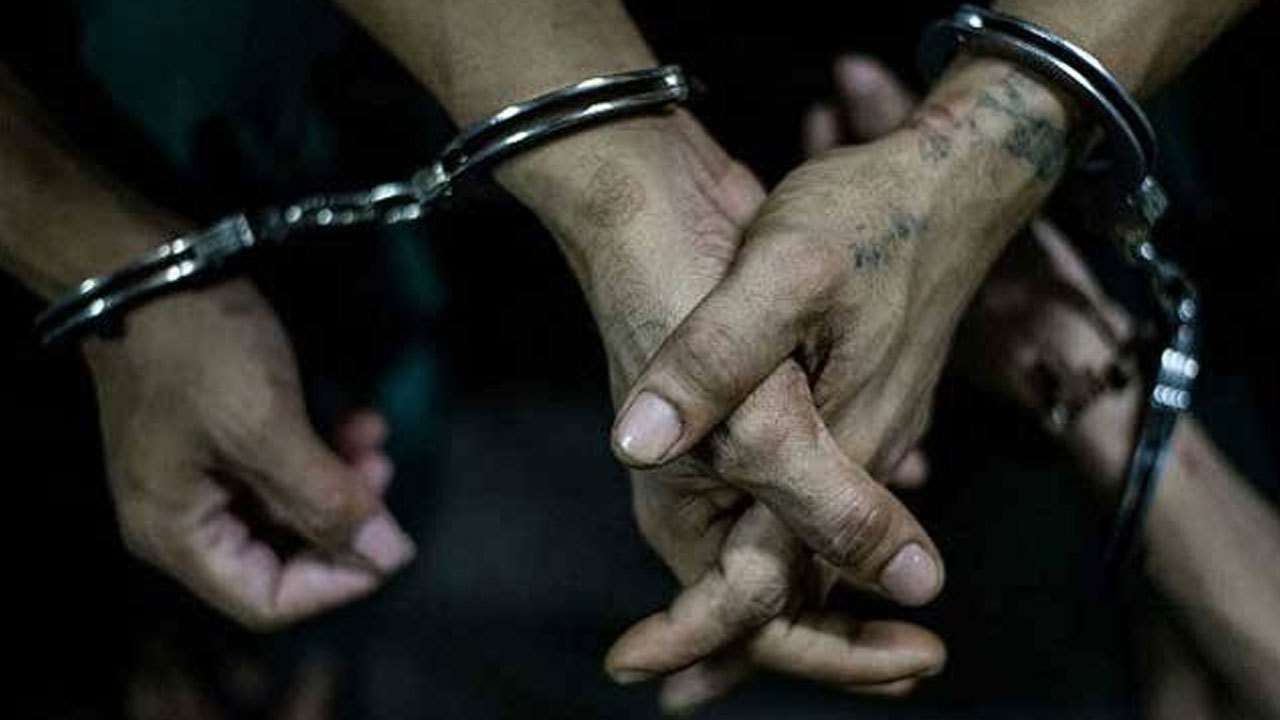 சட்டவிரோத மதுபான நிலையம் முற்றுகை: இருவர் கைது