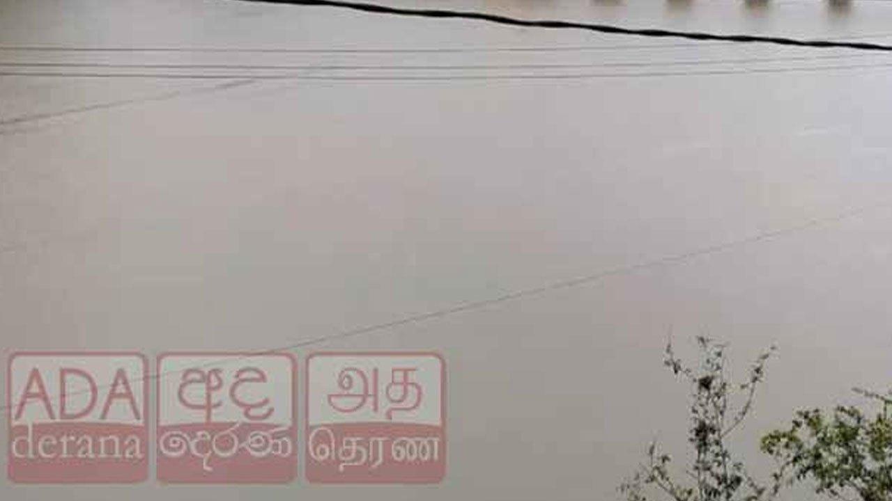 காசல்ரீ, மவுஸ்ஸாக்கலை நீர்த்தேக்கங்கள் வான்பாயும் மட்டத்தில்