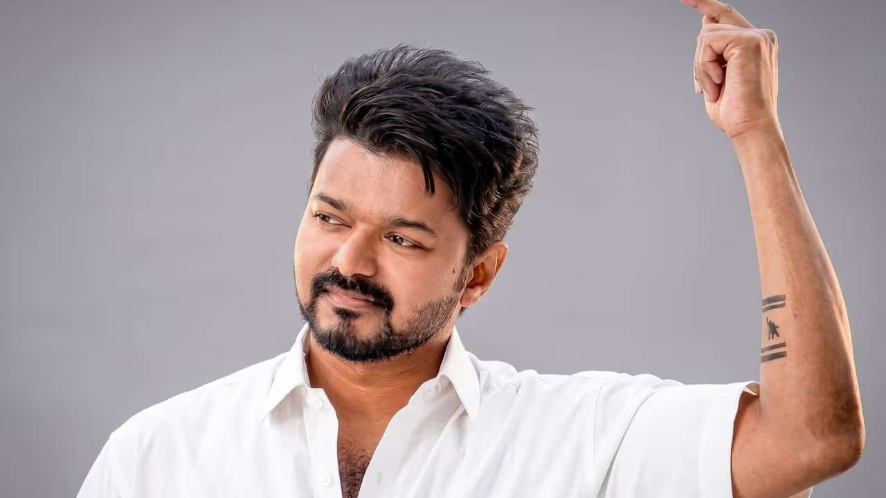 கருப்பு பட லைஃப் டைம் வசூல் சாதனையை சல்லி சல்லியாய் நொறுக்கிய ஜனநாயகன்!