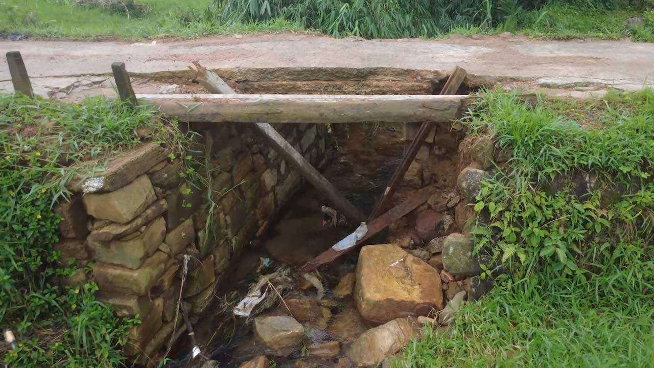 ஹட்டனில் விக்டன் தோட்டம் பாலம் இடிந்து விழுந்ததால் சுமார் ஐந்தாயிரம் பேர் பாதிப்பு!