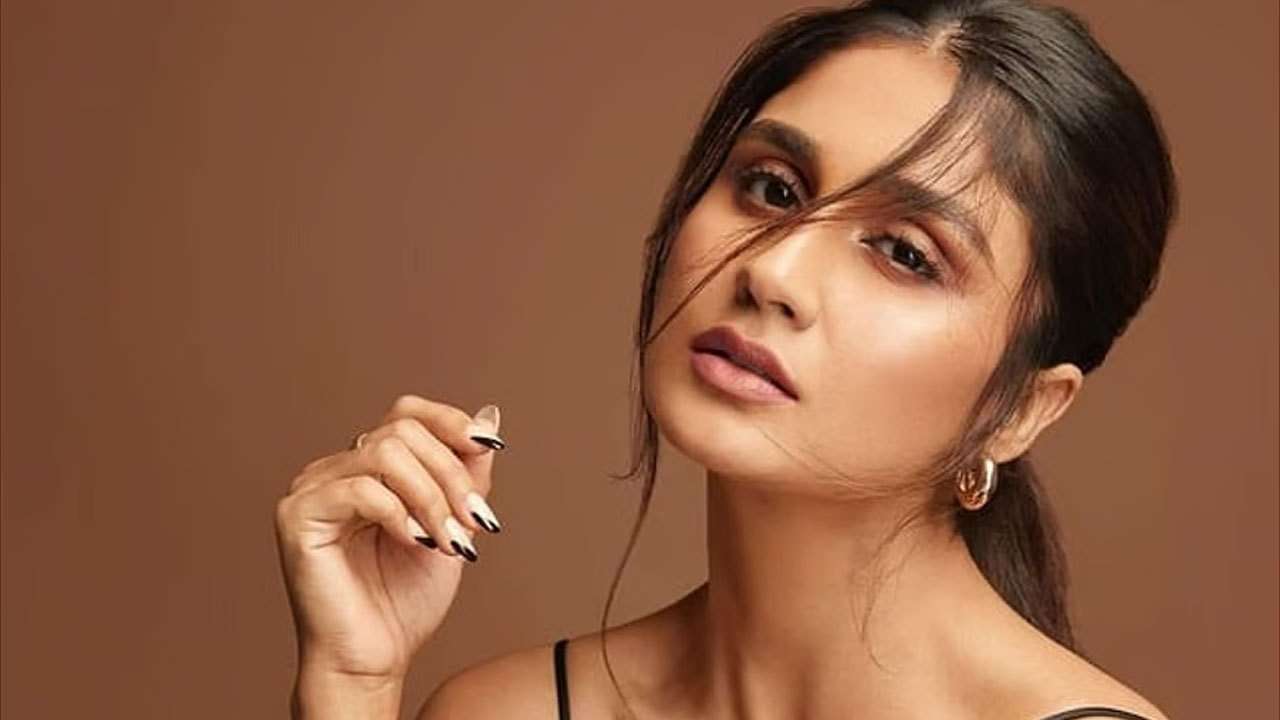 ரயில்வே பொலிசை கத்தியால் குத்திய நடிகை கைது