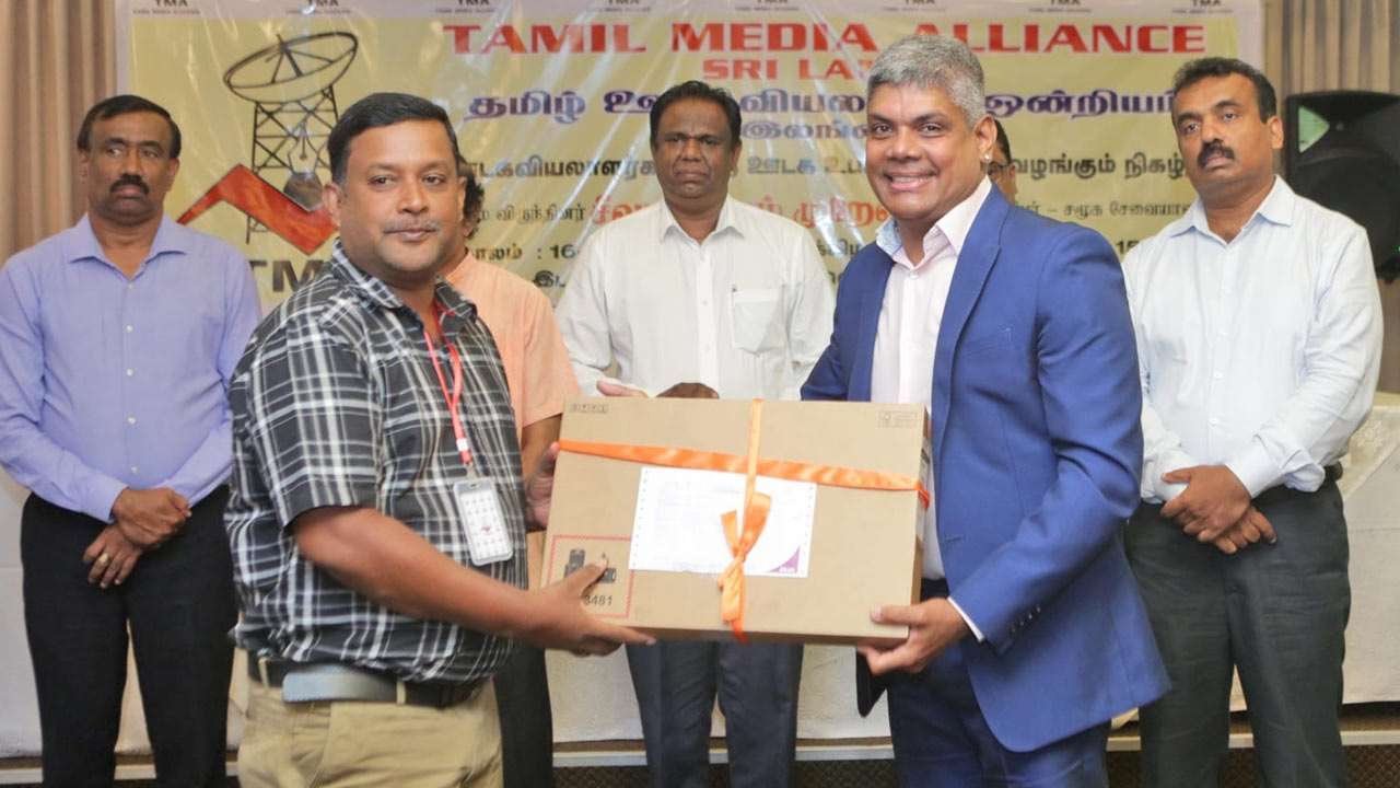 முதல் முறையாக அதிகளவான ஊடகவியலாளர்களுக்கு வழங்கப்பட்ட உதவித் திட்டம்!