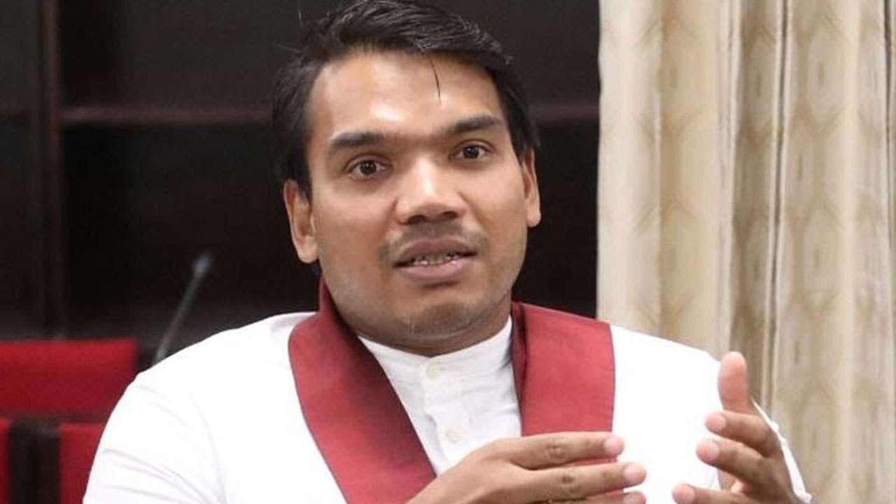 நாமல் ராஜபக்ஷ FCIDலிருந்து வௌியேறினார்