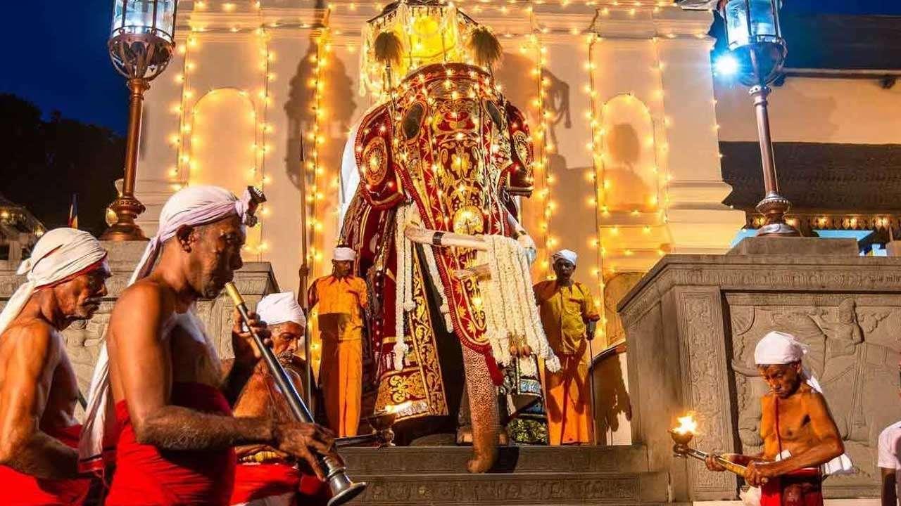 முதல் ரந்தோலி பெரஹராவின் வீதி உலா ஆரம்பம்