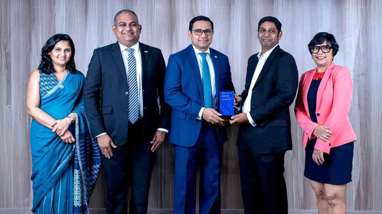 கொமர்ஷல் வங்கியானது, Brand Finance இனால் இலங்கையின் வலிமைமிகு வங்கி வர்த்தகநாமமாக, கௌரவமிக்க AAA தரப்படுத்தலுடன் தெரிவுசெய்யப்பட்டுள்ளது