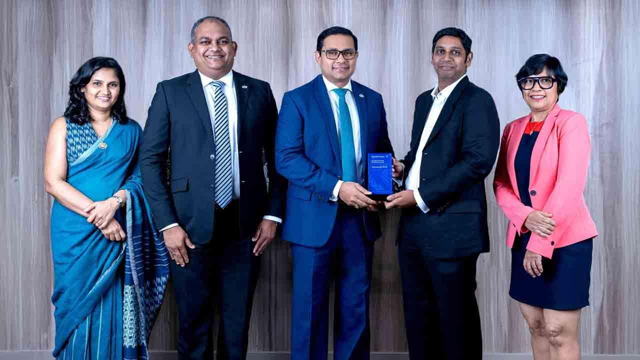 கொமர்ஷல் வங்கியானது, Brand Finance இனால் இலங்கையின் வலிமைமிகு வங்கி வர்த்தகநாமமாக, கௌரவமிக்க AAA தரப்படுத்தலுடன் தெரிவுசெய்யப்பட்டுள்ளது