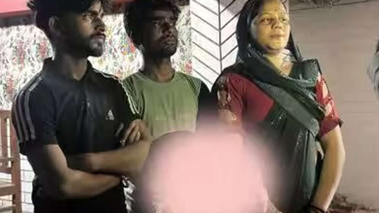 ஒரே வீட்டில் கணவருடனும், காதலனுடனும் வாழ்வேன்!
