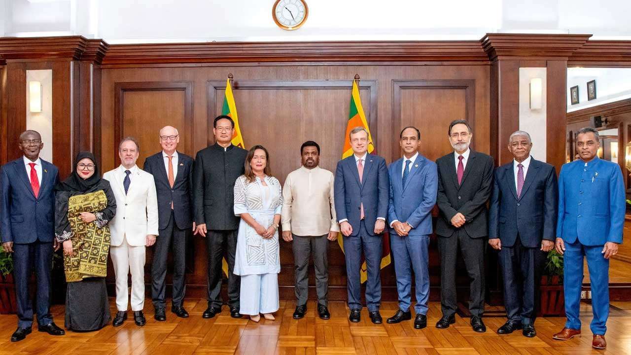 11 புதிய இராஜதந்திரிகள் ஜனாதிபதியிடம் நற்சான்றிழ் கையளிப்பு