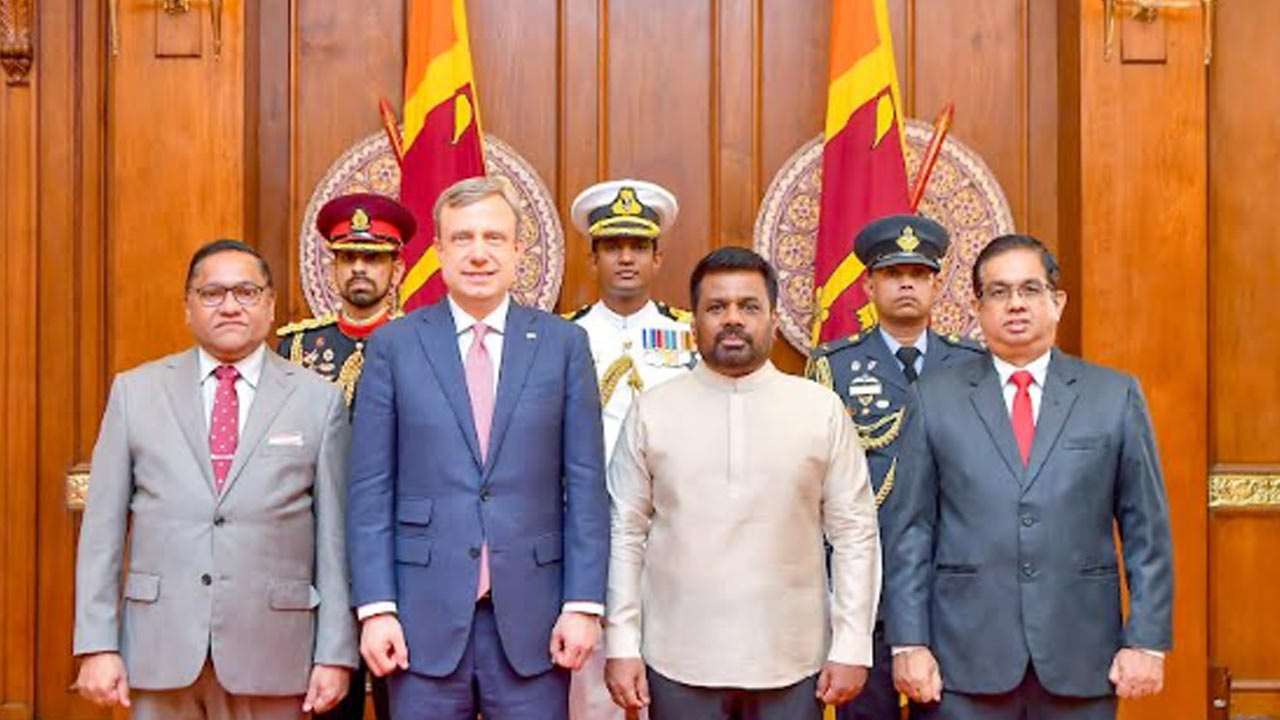 அமெரிக்கத் தூதுவர் எரிக் மயர், தனது தூதாண்மை நியமனச்சான்றுகளை கையளித்தார்!