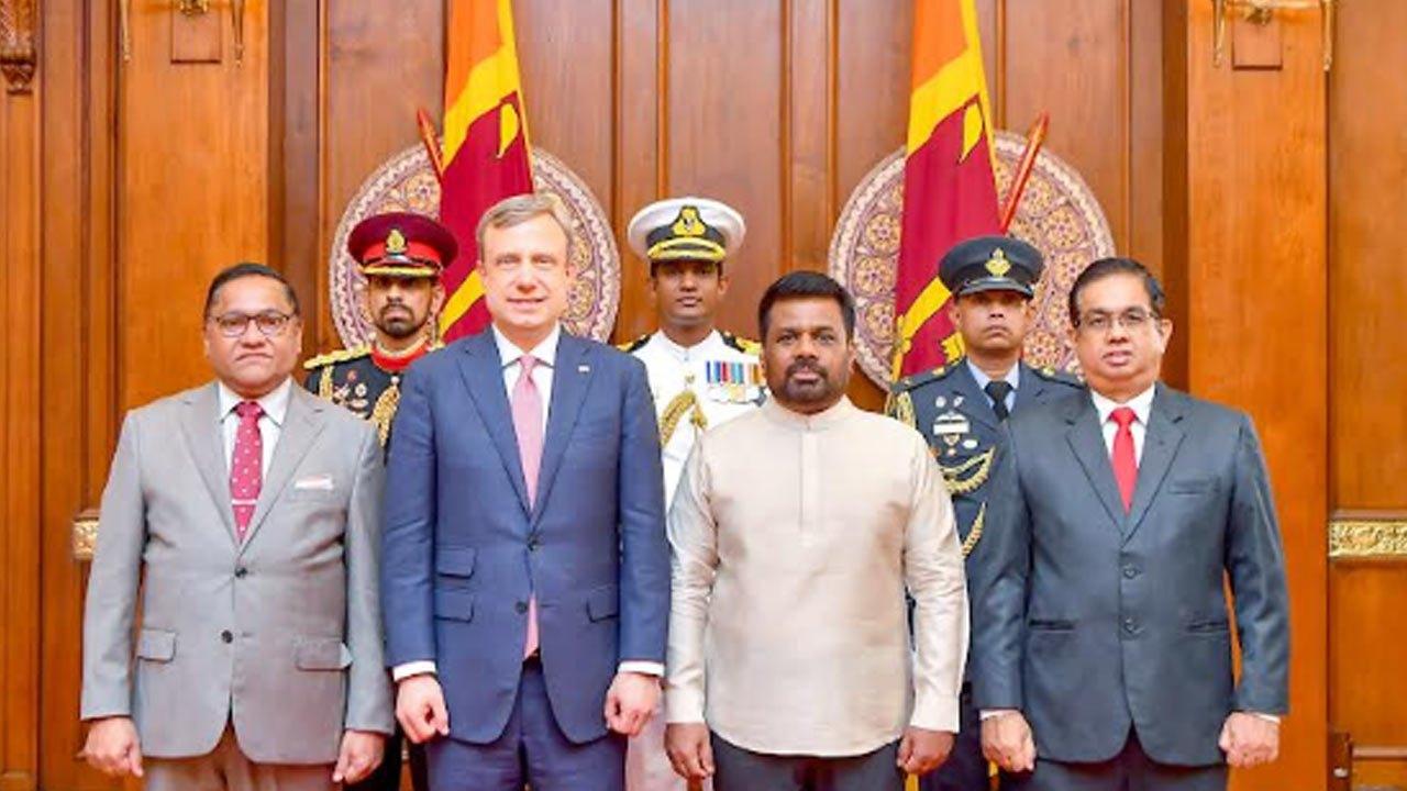 அமெரிக்கத் தூதுவர் எரிக் மயர், தனது தூதாண்மை நியமனச்சான்றுகளை கையளித்தார்!