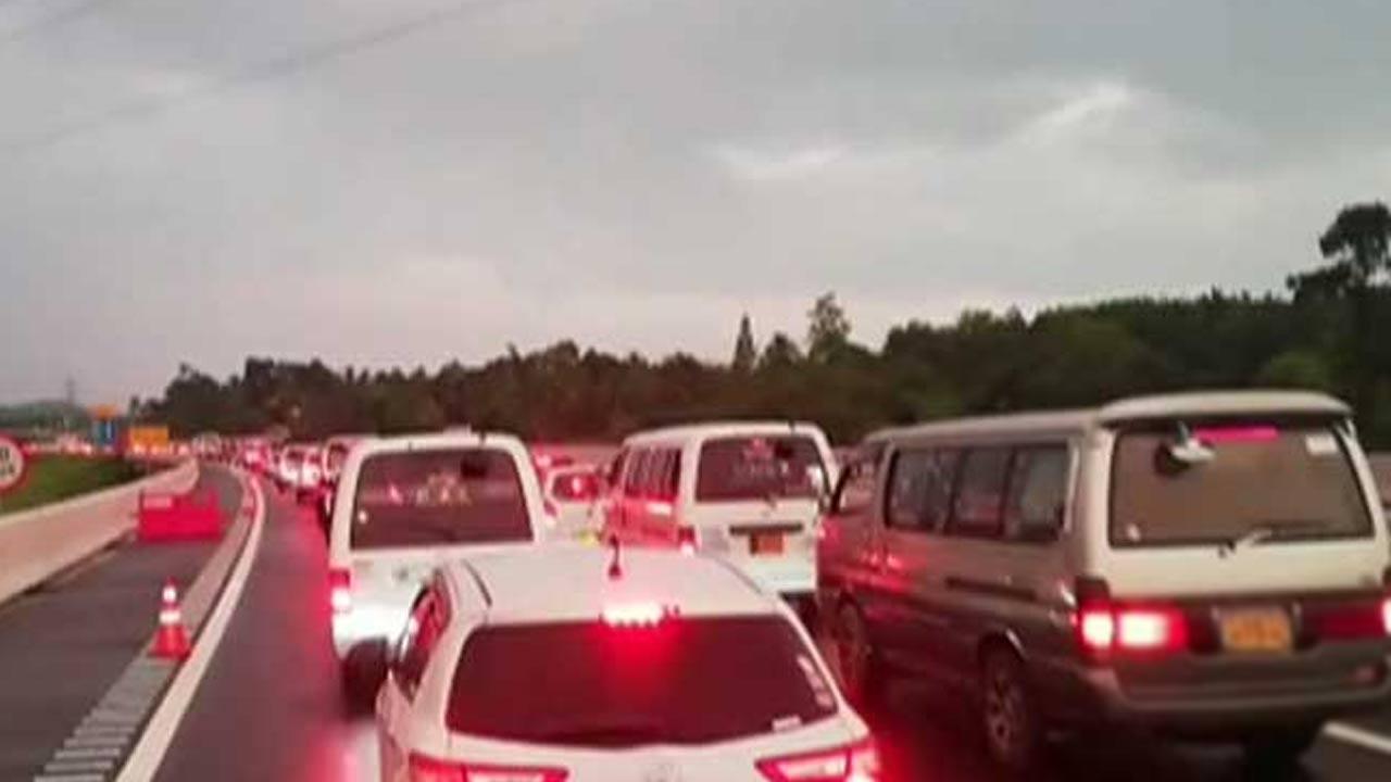 அதிவேக நெடுஞ்சாலையில் பல பகுதிகளில் போக்குவரத்து நெரிசல்