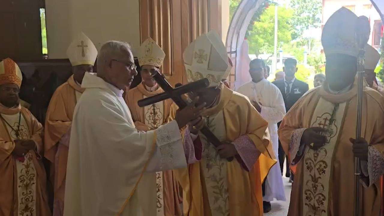 யாழ். மறைமாவட்டத்தின் புதிய ஆயர் பொறுப்பேற்றார்!