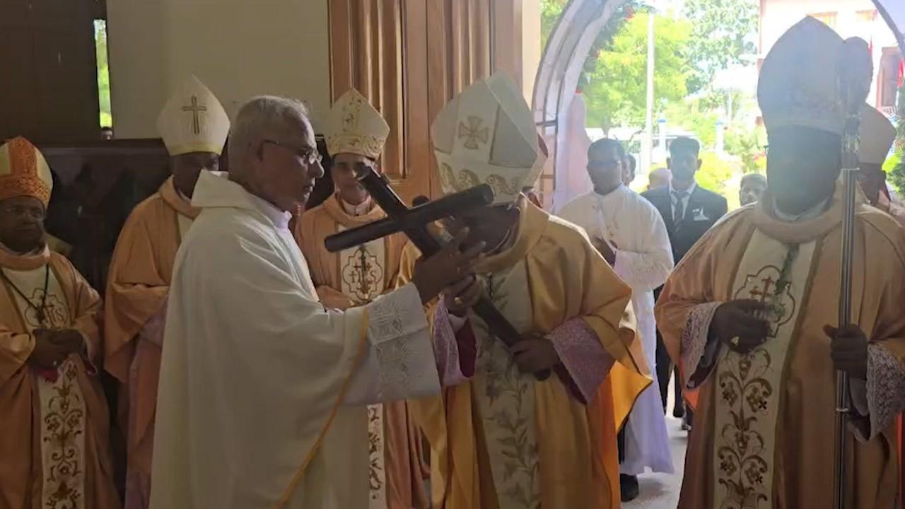 யாழ். மறைமாவட்டத்தின் புதிய ஆயர் பொறுப்பேற்றார்!