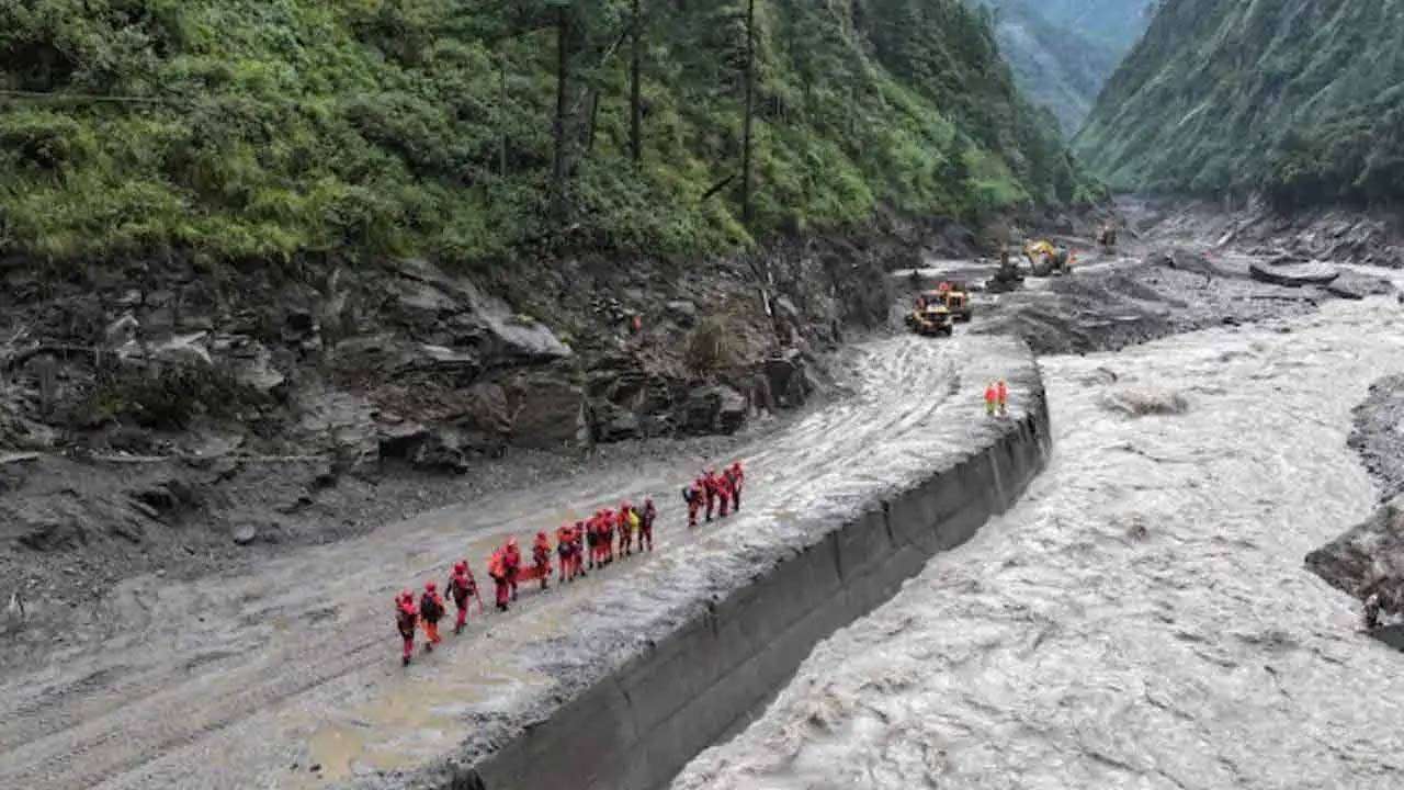 வெளிநாட்டு மீட்புக் குழுக்களின் உதவியை நிராகரித்த நேபாளம்!