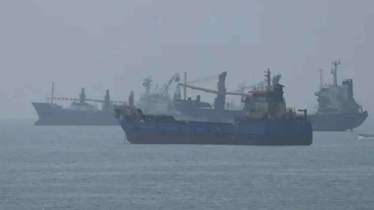 ஈரானின் லாரக் தீவு மீது அமெரிக்கா தாக்குதல்