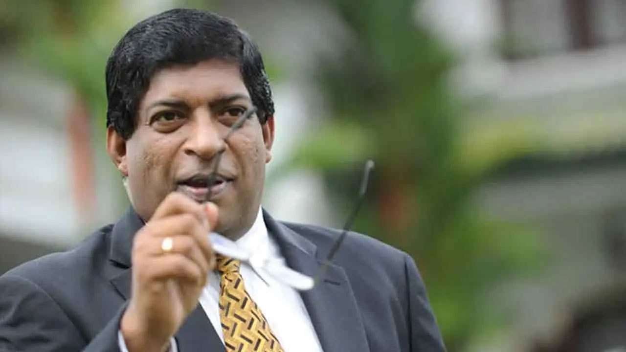 முன்னாள் அமைச்சர் ரவி இன்று இலஞ்ச ஊழல் விசாரணை ஆணைக்குழுவிற்கு