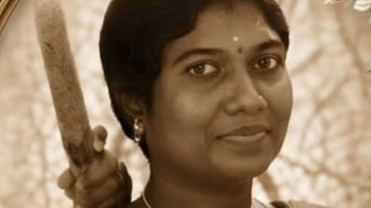உடுவில் பிரதேச செயலக பெண் உத்தியோகத்தர் மின்சாரம் தாக்கி உயிரிழப்பு
