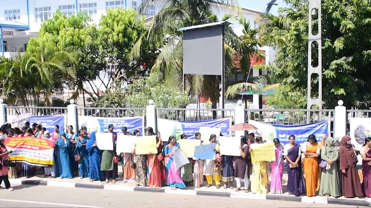 மன்னாரில் அபிவிருத்தி உத்தியோகத்தர்கள் போராட்டம்!