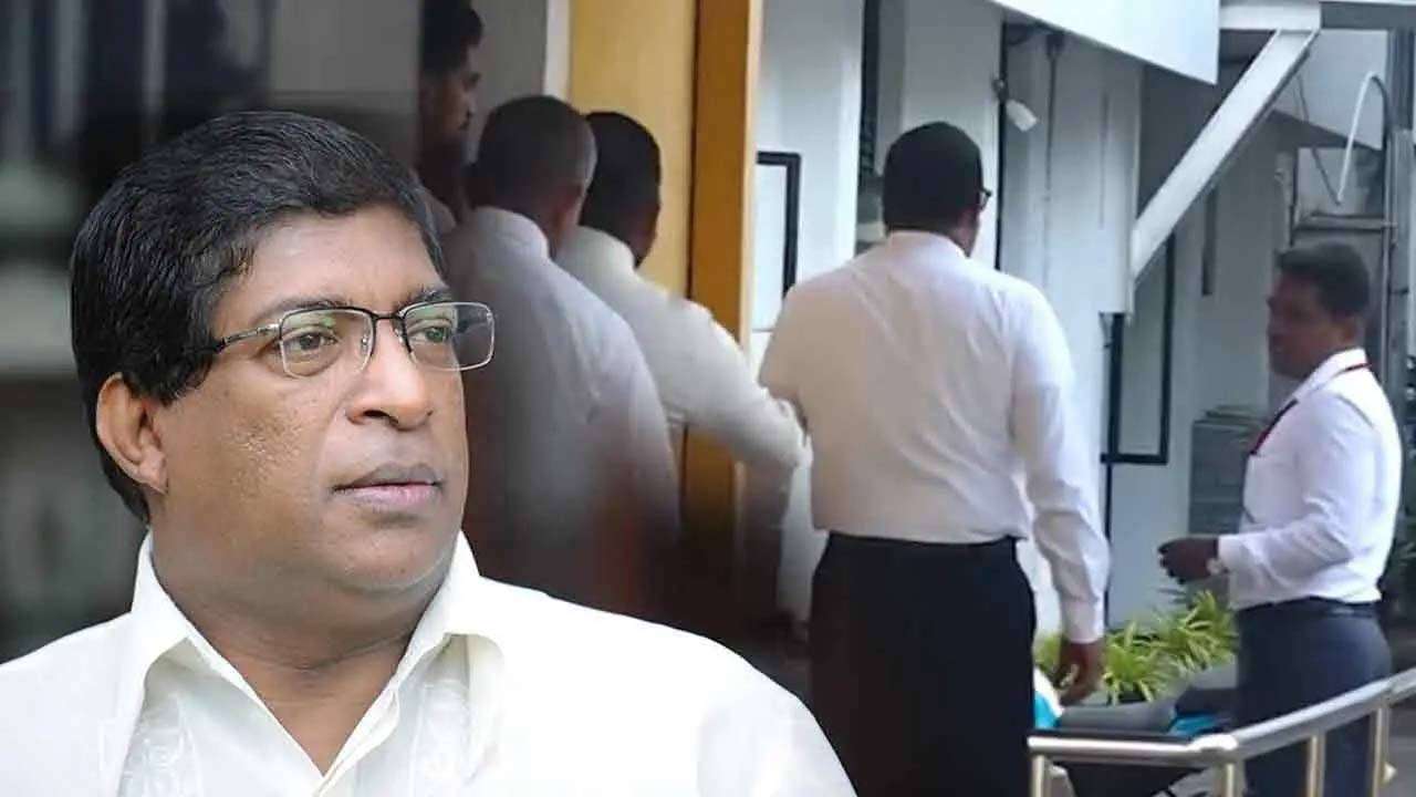 ரவி கருணாநாயக்க இலஞ்ச, ஊழல் விசாரணை ஆணைக்குழுவால் கைது!