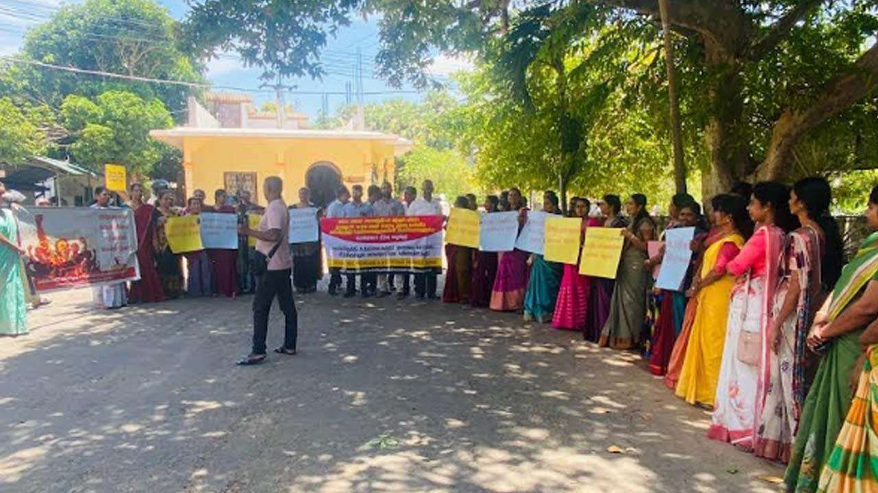 மட்டக்களப்பில் அபிவிருத்தி உத்தியோகத்தர்கள் போராட்டம்!