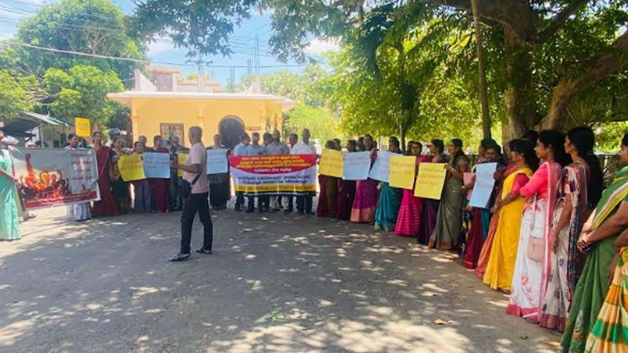 மட்டக்களப்பில் அபிவிருத்தி உத்தியோகத்தர்கள் போராட்டம்!