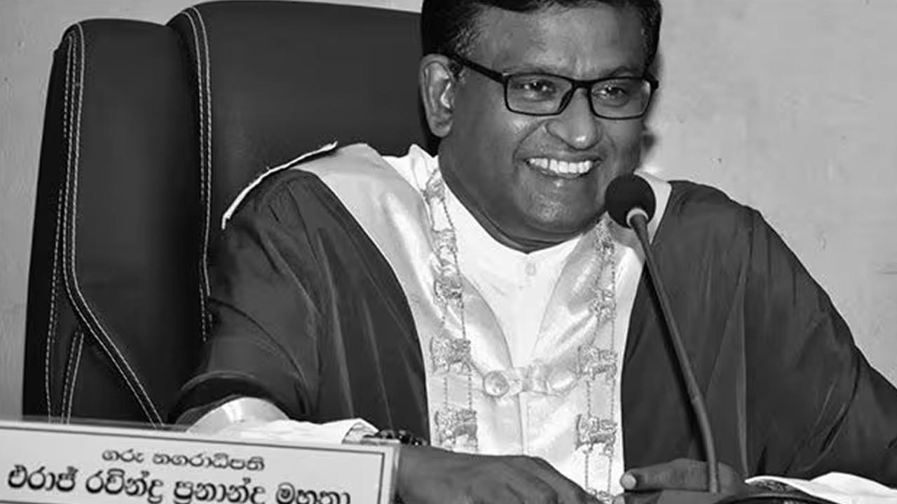 ஹம்பாந்தோட்டையின் முன்னாள் மேயர் தற்கொலை!