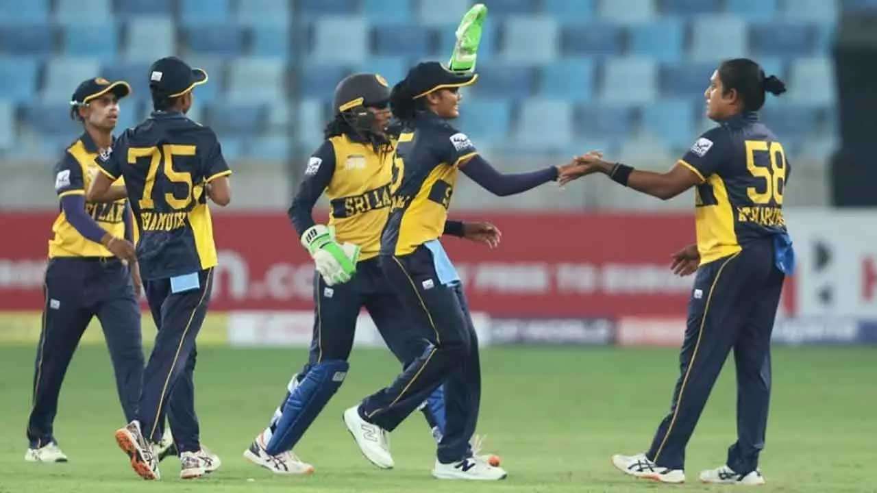 சமரியின் வரலாற்று சாதனையுடன் இலங்கை இலகு வெற்றி