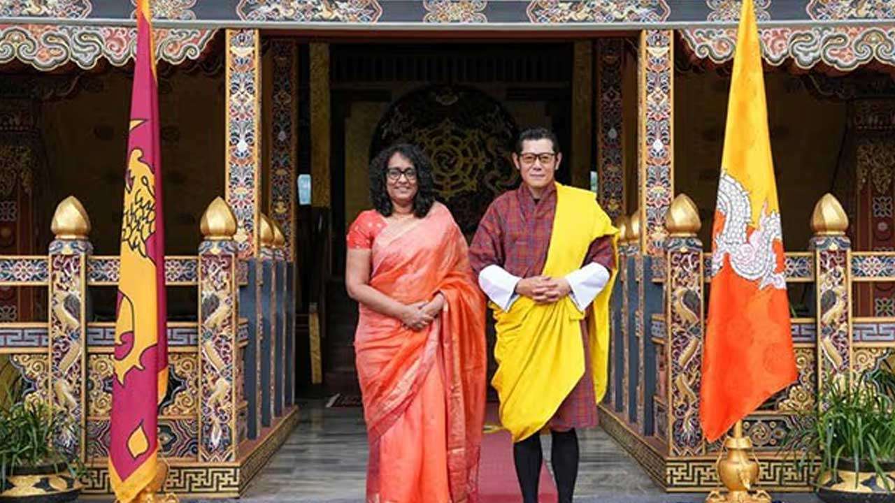 பிரதமர் ஹரிணி பூட்டானின் வாங்சுக் அரசரைச் சந்தித்தார்