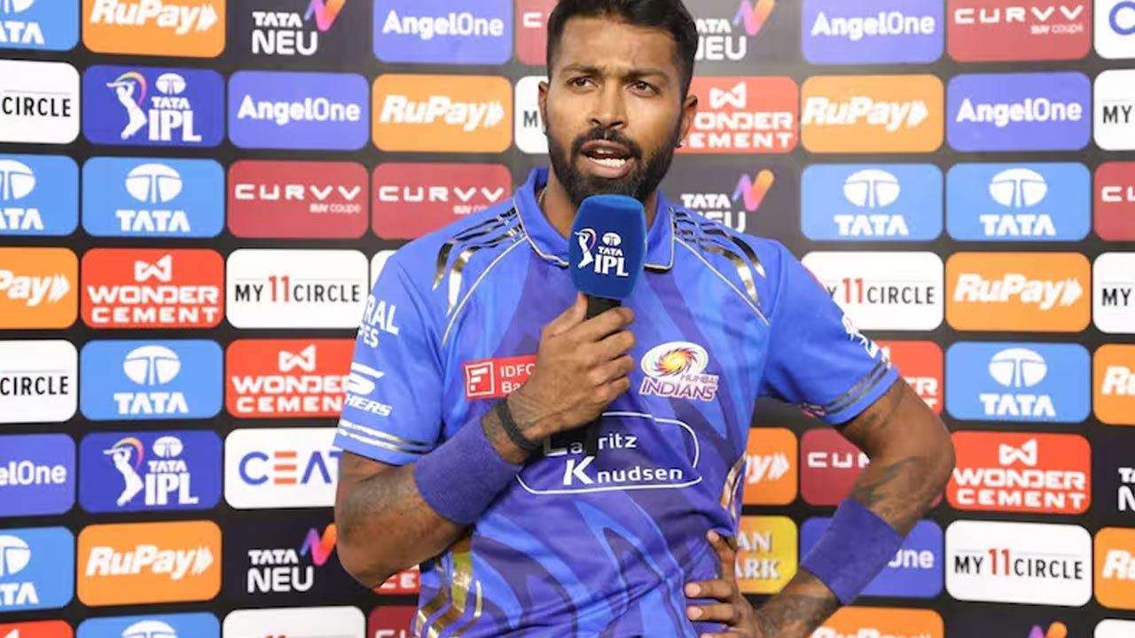 மும்பை இந்தியன்ஸ் அணியில் இருந்து வெளியேறாத ஹர்திக் பாண்டியா!