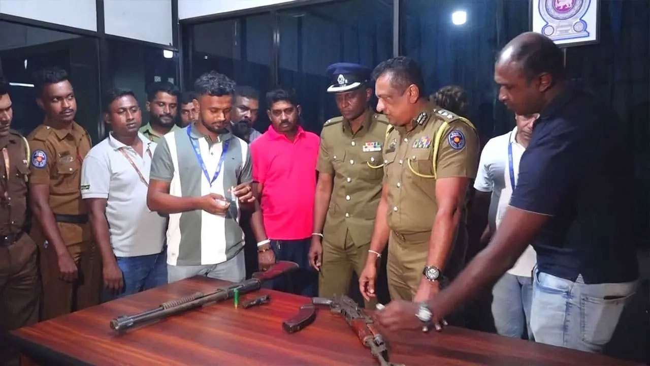 பஸ் லலித் வழங்கிய தகவல் - மயானத்திலிருந்து மீட்கப்பட்ட துப்பாக்கிகள்