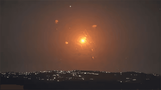 ஈரானின் 5 எண்ணெய் கப்பல்கள் மீது அமெரிக்கா தாக்குதல்