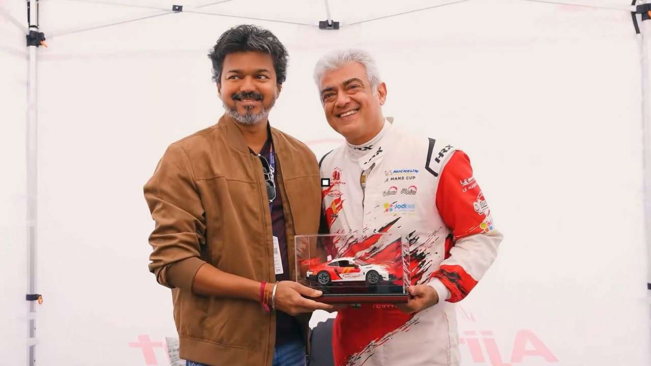 அஜித்துடன் காரில் பயணம் செய்த முதலமைச்சர் விஜய்!