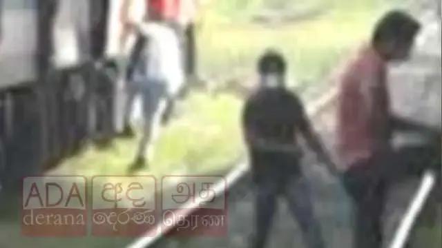 இன்று அதிகாலை பயங்கரம்..! ரயிலில் மோதி இரு பெண்கள் பலி!