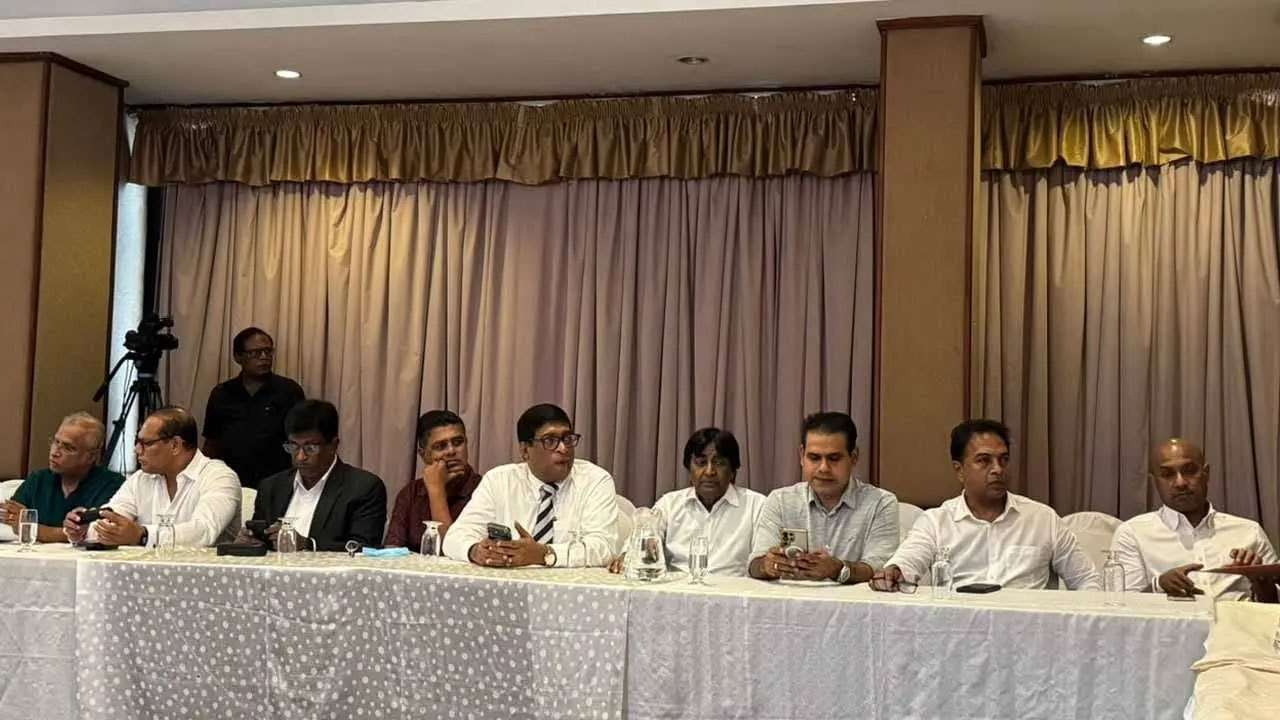 22 ஆவது திருத்தத்திற்கு எதிராக எதிர்க்கட்சிகள் கூட்டறிக்கையில் கையெழுத்து