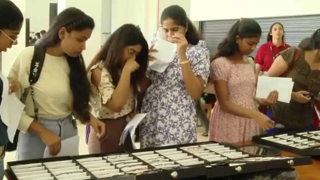 பல்கலைக்கழக மாணவர்களுக்கு இலவசமாக கண் கண்ணாடி வழங்கும் திட்டம் ஆரம்பம்
