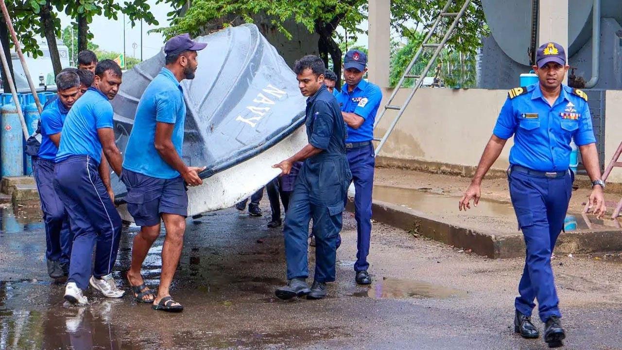 அனர்த்த நிவாரணப் பணிகளுக்காக கடற்படை தயார் நிலையில்!