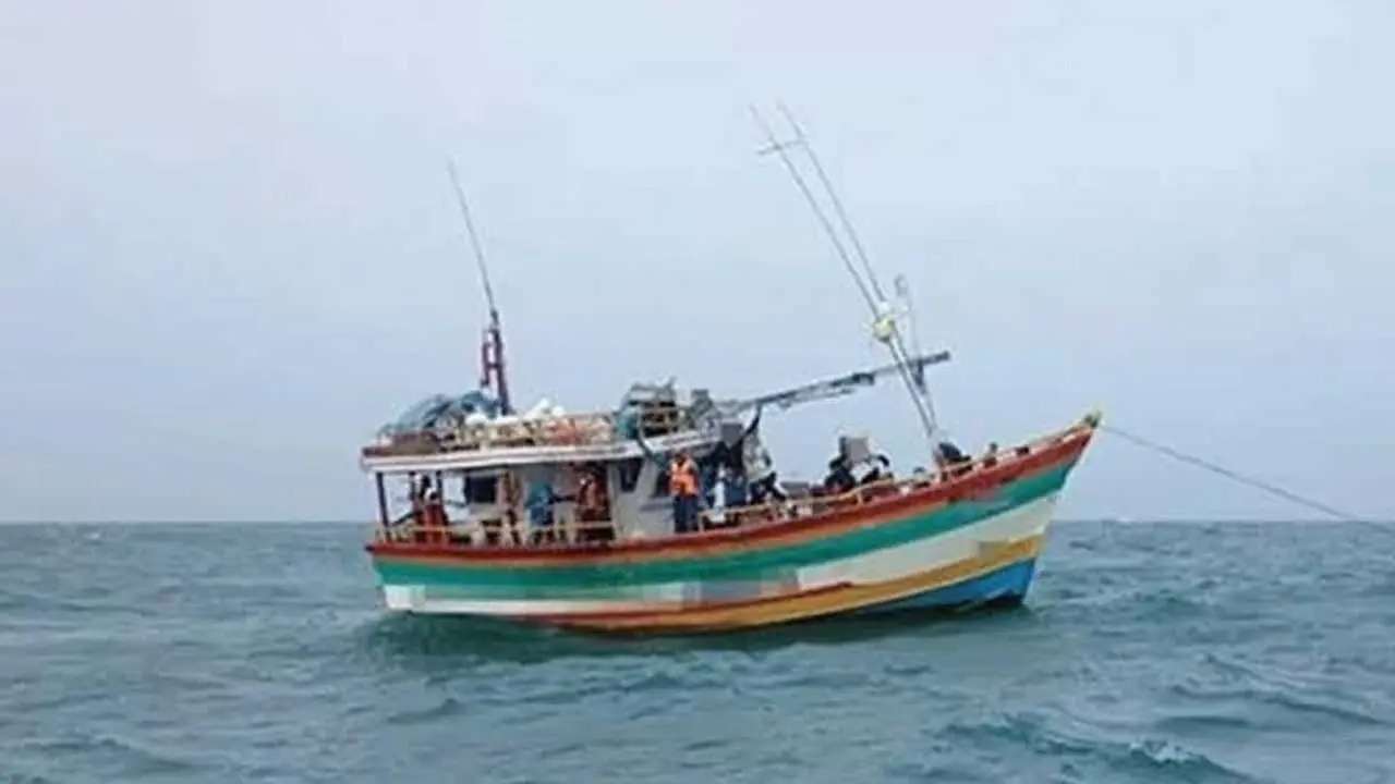அந்தமான் கடற்பகுதிகளில் இருந்து உடன் வௌியேறுமாறு அறிவுறுத்தல்