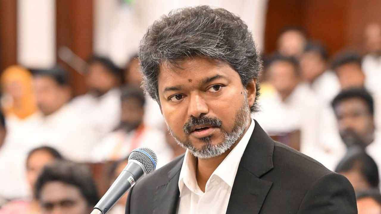 பெற்றோருக்கு முதலமைச்சர் விஜய் அனுப்பிய SMS ...