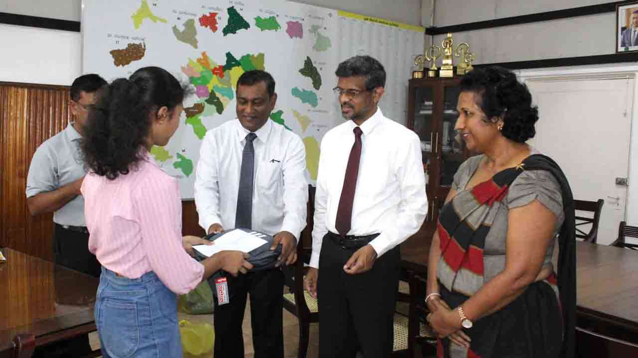 கண்டி மற்றும் பதுளையில் தித்வா புயலினால் பாதிக்கப்பட்ட சிறுவர்களுக்கு ஆதரவளிக்க டோக்கியோ சீமெந்து முன்வருகை